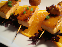 Brochettes de noix de saint-jacques au foie gras et orange