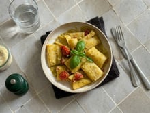 Oubliez la carbonara : ces pâtes crémeuses au pesto et à la burrata sont le plat réconfortant ultime