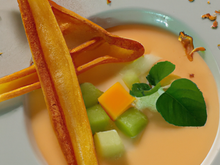 Veloute de melon et son mille feuille de légumes