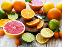 Citron, orange, clémentine, ne jetez plus vos peaux d’agrumes, c’est un trésor ! Nos astuces pour les réutiliser