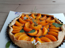 Tarte abricotine au romarin