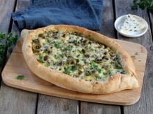 Pide pizza à la Fourme d'Ambert