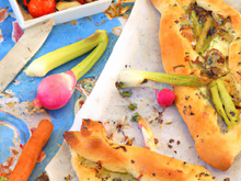 Apéritif provençale printanier : Fougasse et légumes croquants