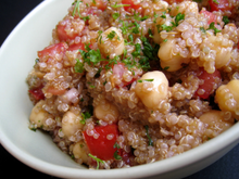 Salade de quinoa aux pois chiches et tomates