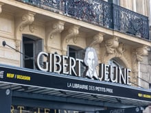 Ce restaurant de burgers remplace une mythique librairie parisienne avec un hommage très difficile à avaler