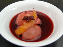 Poires pochées au vin rouge