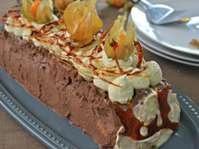 Bûche de Noël chocolat-pistache génoise caramel