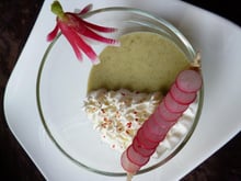Velouté de fanes de radis et sa chantilly au lard fumé