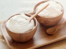 Entre le yaourt grec et le fromage blanc ce laitage est le grand gagnant pour protéger votre cœur