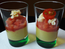 Verrine apéritive à la fondue de Tomates de France et mousse de Concombre de France