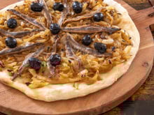 Pissaladière : la version revisitée et ultra-gourmande du chef italien Denny Imbroisi