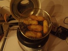 Croquettes de purée mousseline au curry et petits oignons