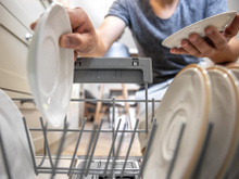 Connaissez-vous ces 3 astuces pour que votre lave-vaisselle soit plus performant et vous rende une vaisselle impeccable ?