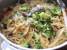 One pan pasta crémeux aux brocolis et champignons