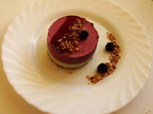 Entremet mure-pistache