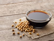 Sauce soja : voici ce qu’il faut bien vérifier sur l’étiquette avant d’en acheter pour cette diététicienne