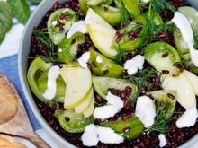 Salade de riz noir au concombre et tomates vertes de France