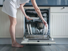 Voici la liste des objets que vous ne devez jamais passer au lave-vaisselle !