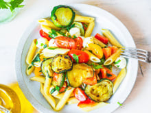 On vous donne la recette de pâtes la plus facile de la saison pour se régaler avec les courgettes de votre frigo