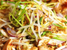 Udons sautés au poulet et aux crevettes