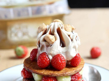 Mille-feuille aux fraises et glace Carte d'Or® façon glacier saveurs amande et vanille