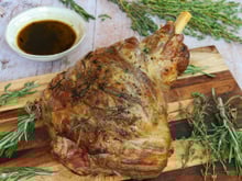 Gigot d'agneau : temps de cuisson, température, viande fondante... Notre guide complet pour Pâques 2026