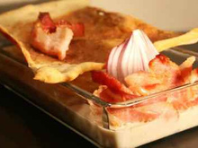 Soupe à l'oignon en tarte flambée destructurée.