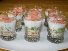 Verrine de saumon au fromage blanc et concombre