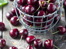 Ces 12 fruits et légumes à consommer de préférence en version bio pour limiter l'absorption de pesticides