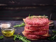 Prenez l'habitude de vérifier ce détail crucial avant de glisser de la viande hachée dans votre chariot