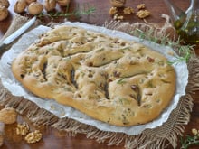 Fougasse aux Noix du Périgord AOP et romarin