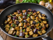 Prête en 10 minutes et avec 2 aubergines : cette astuce de cuisson express à la poêle va révolutionner vos dîners d’été