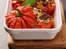 Tomates farcies au quinoa et joue de bœuf