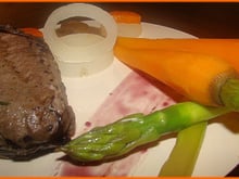 Pavé de cerf à la sauce au vin confiturée et sa géométrie de légumes