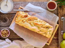 Pour changer de la tarte aux pommes, miser sur la brioche fourrée aux pommes caramélisées de Loulou Kitchen !