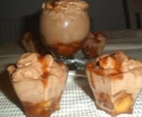 Mousse pralinée sur lit de pomme caramel beurre salé