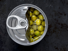 Voilà pourquoi cette conserve que nous achetons tous voit son prix s’envoler