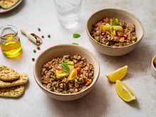 Oubliez le riz ou les pâtes dans vos salades composées : optez pour cette légumineuse riche en protéines