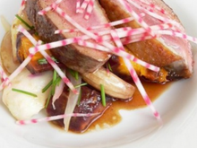 Filet de canard irlandais, jus Guinness fruité et cocotte de légumes racines