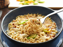 Manger des nouilles instantanées : bonne ou mauvaise idée ? Une nutritionniste répond !