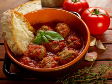 Cette savoureuse recette italienne va vous permettre de transformer du pain rassis en des boulettes gourmandes