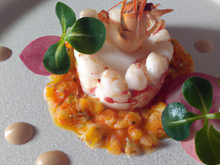 Tartare de langoustine, chèvre frais et bouillon