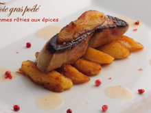 Foie gras aux pommes rôties et émulsions aux épices