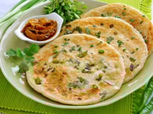 Pains indiens paratha aux épinards et épices