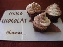 Cupcakes chocolat/courgette chantilly noix de coco et chocolat
