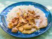 Norbert Tarayre partage sa recette d’escalopes à la crème et aux champignons qu’on a très envie de refaire ce week-end