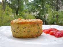 Flan de polenta à la ricotta, courgettes & chèvre