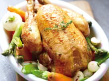 Poulet rôti, fraîcheur de légumes nouveaux