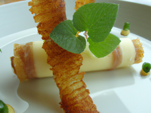 Cigare croustillant fourme d'ambert, poire et verveine du Velay