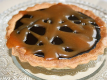 Tartelette au chocolat noir sur lit de caramel au beurre salé